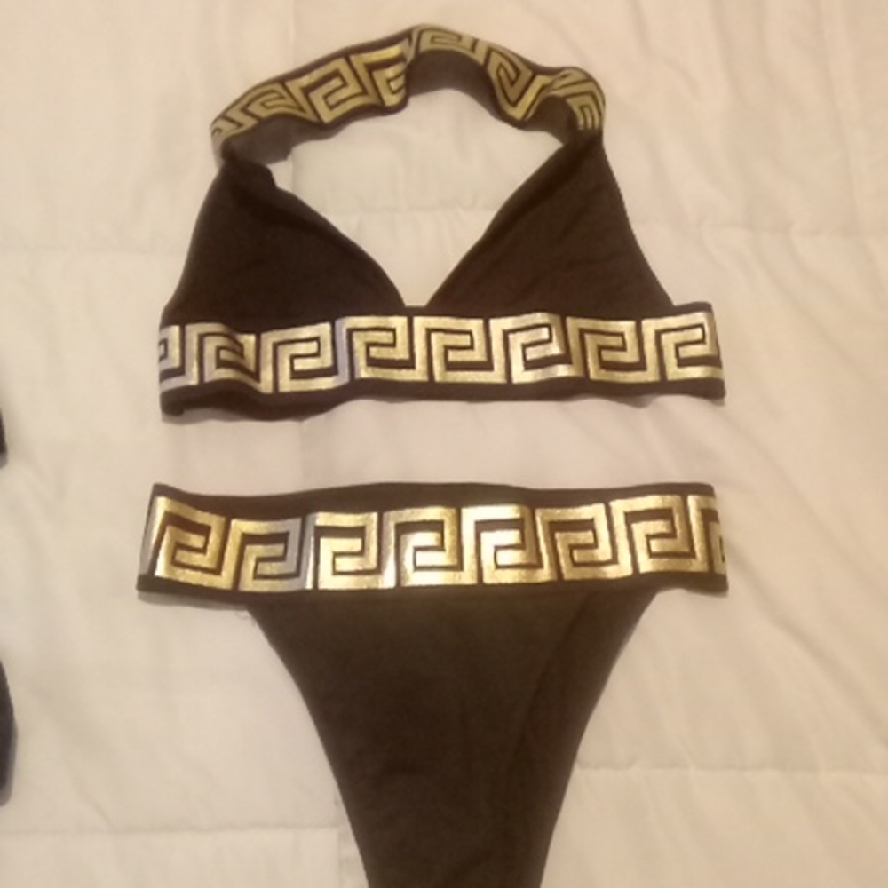 Clothes - Picture 4 of 4